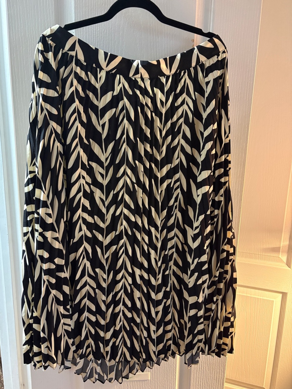 Skies Are Blue Black and Cream Printed Pleated Skirt